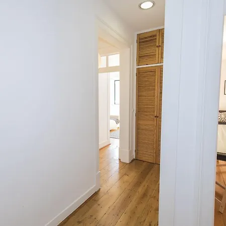 Bright Flat In Chiado! * Lisbon