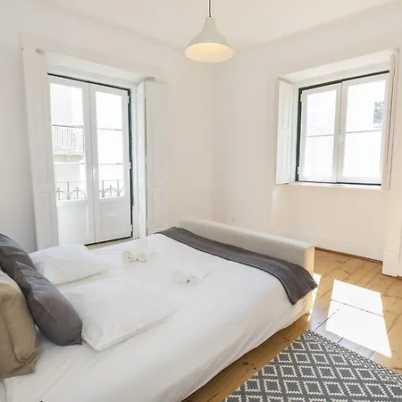 Bright Flat In Chiado! * Lisbon